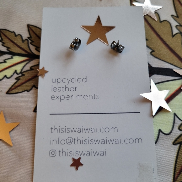 WAIWAI Leather Stud Earrings - Picture 2 of 2